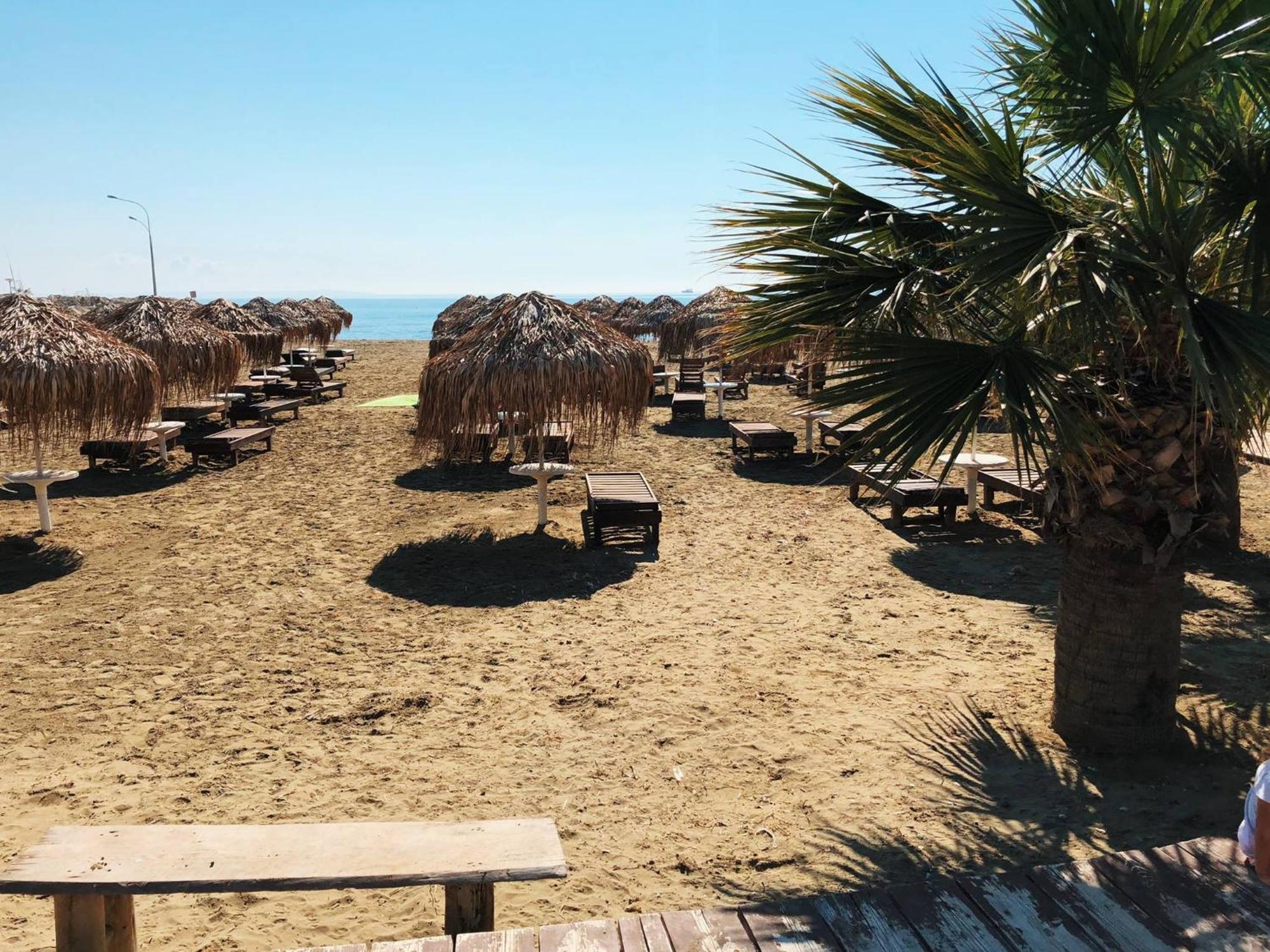 Beachfront Skyline Retreat 1Br Pool Central Larnaca Bagian luar foto