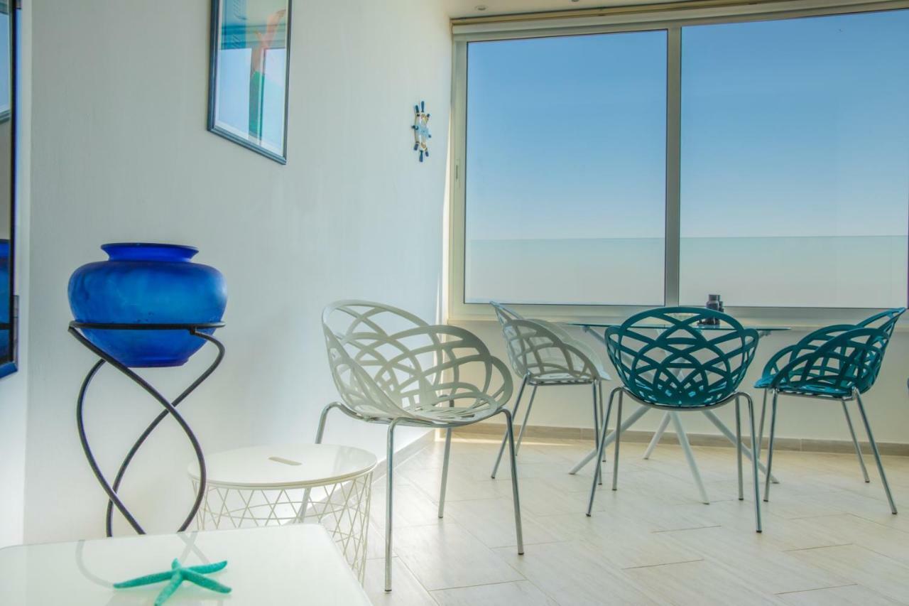 Beachfront Skyline Retreat 1Br Pool Central Larnaca Bagian luar foto