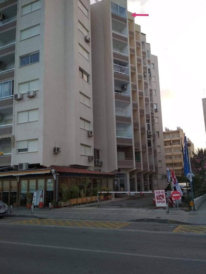 Beachfront Skyline Retreat 1Br Pool Central Larnaca Bagian luar foto